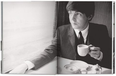 Harry Benson. The Beatles on the Road 1964 - 1966 - фото 5