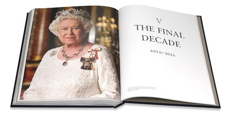 Queen Elizabeth II. A Photographic Portrait - фото 7