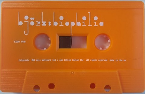 Bjork – Biophilia (MC, Album, Limited Edition, Orange Cassette) - фото 3
