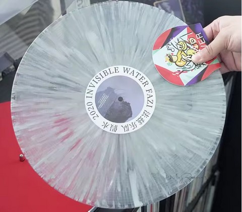 Безпечний тримач для вінілу - фото 1