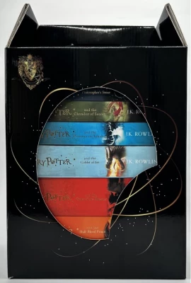Комплект книжок Harry Potter на англійській мові у коробці.